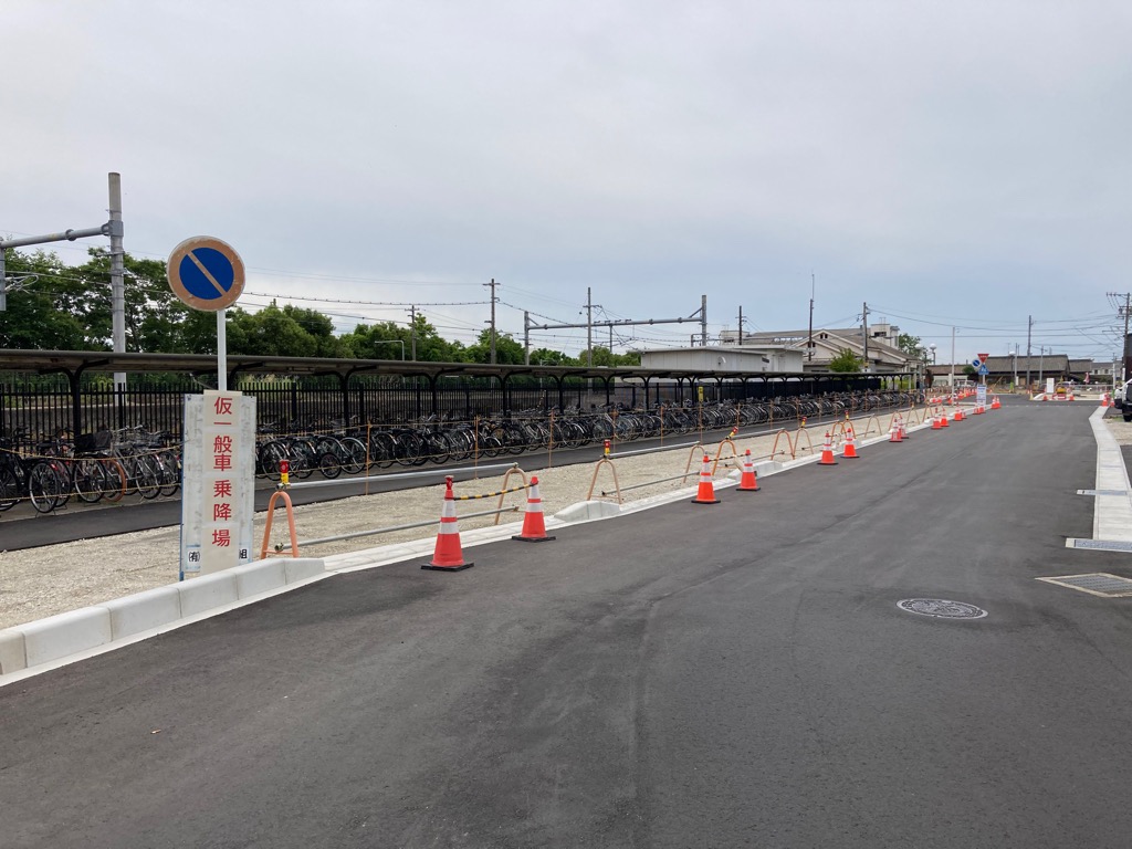 北側から駅舎方向へ