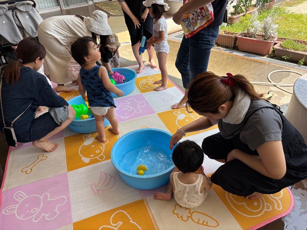 こあらの日で水遊びをしているところ