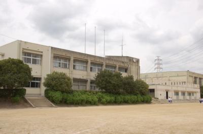 東浦中学校の外観写真