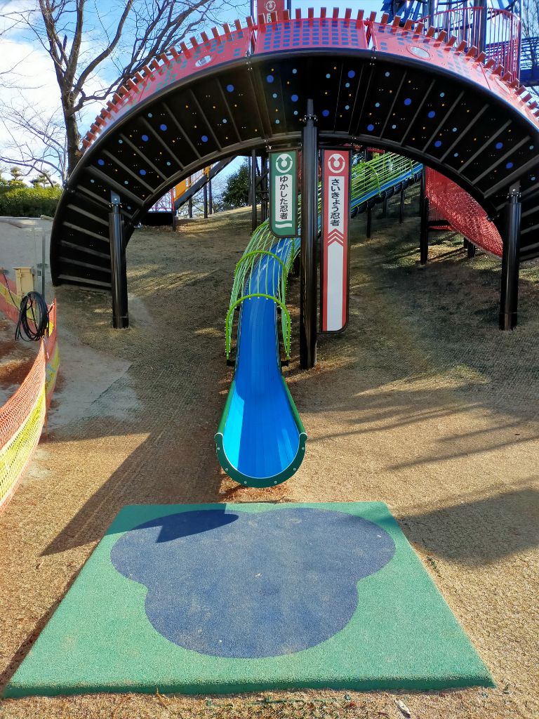 床下のスライダー