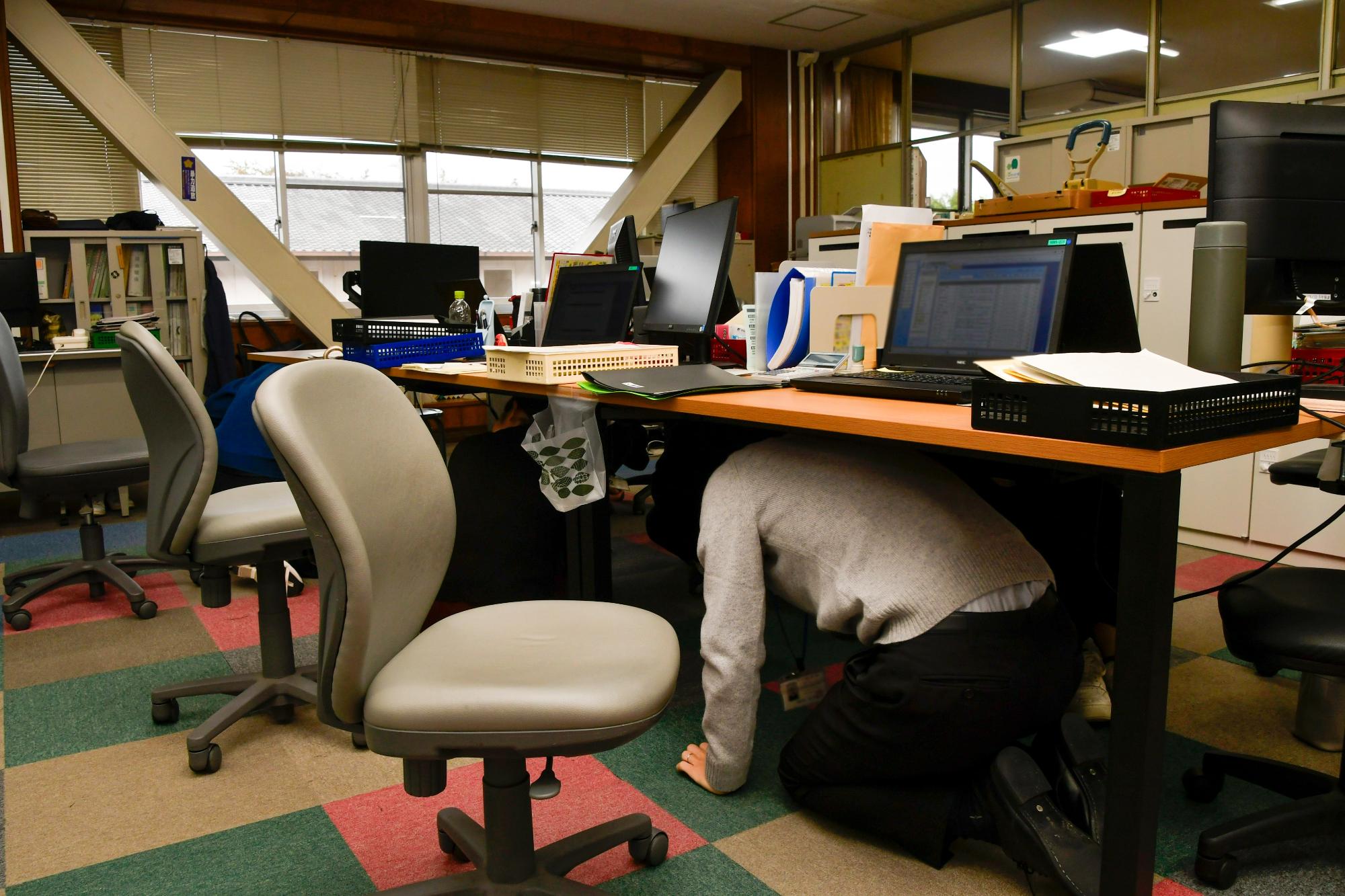 シェイクアウト訓練の様子