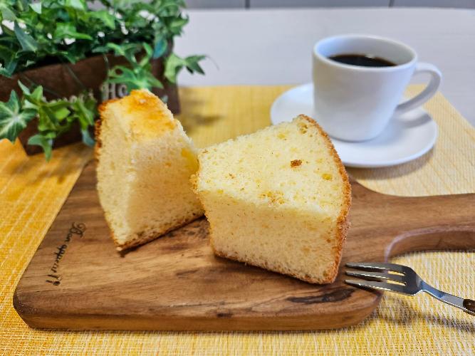 くすの樹シフォンケーキカット