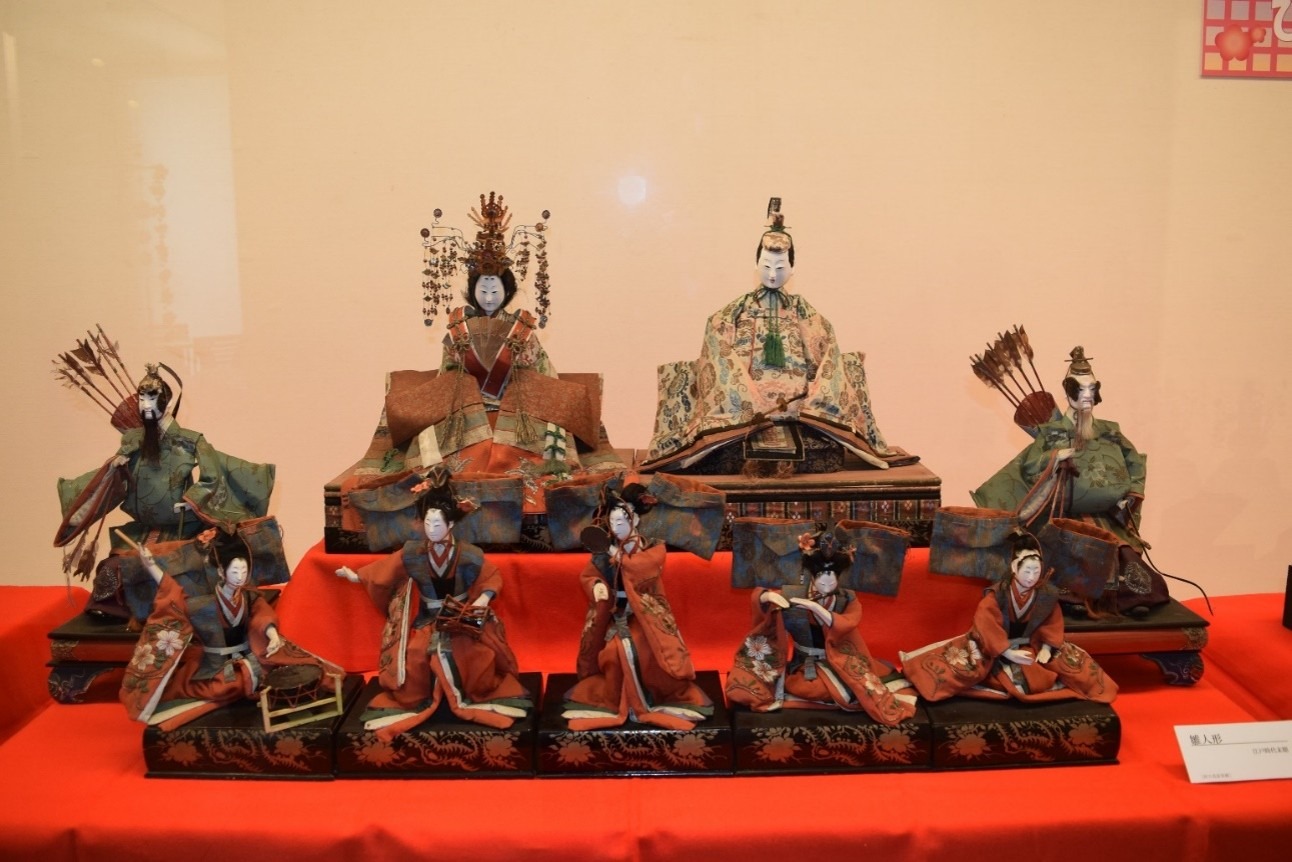 江戸時代につくられたひな人形
