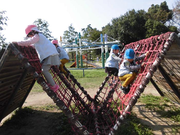 トムソーヤ広場で遊ぶ年中組