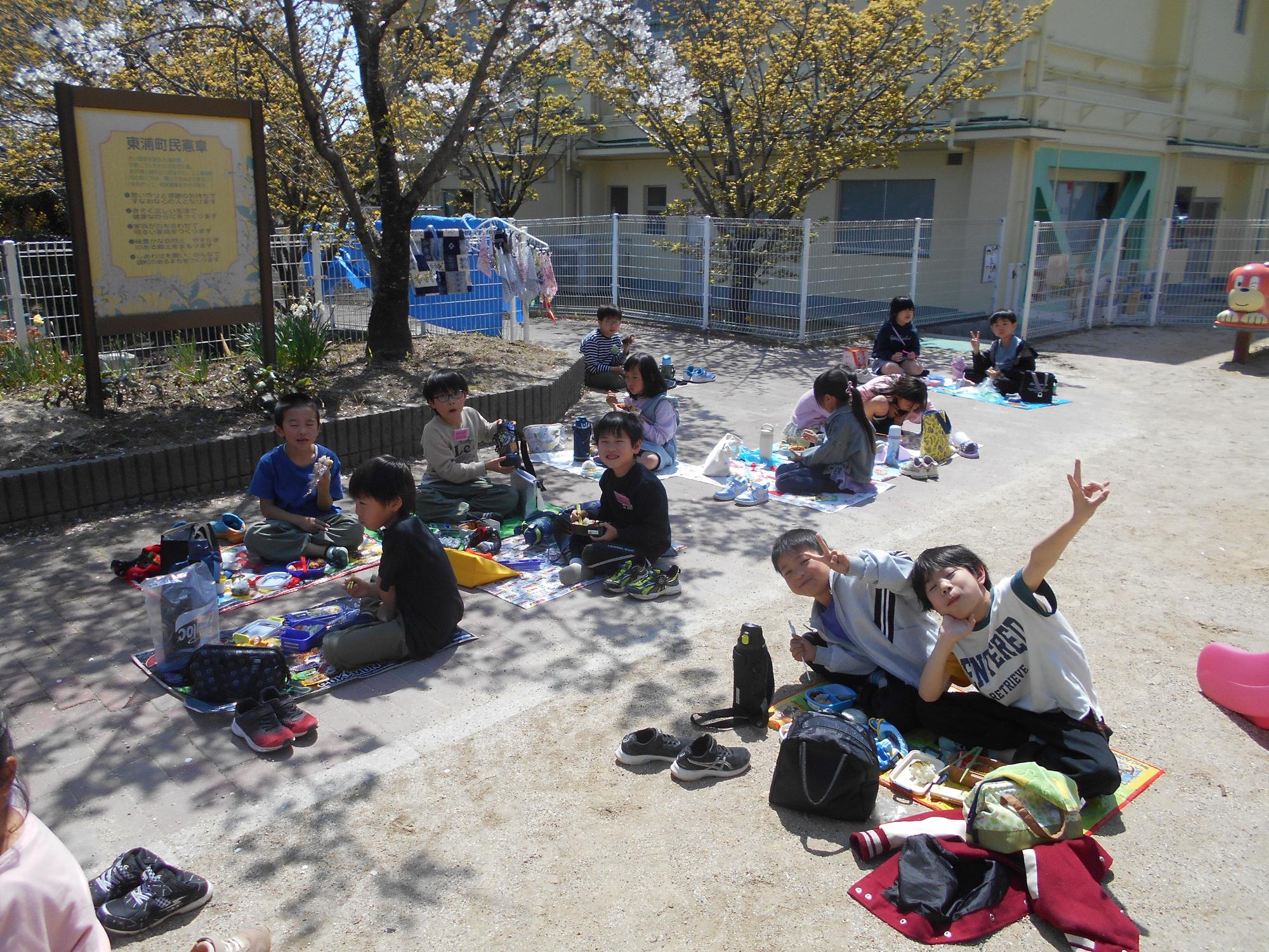 花見をしながらお弁当