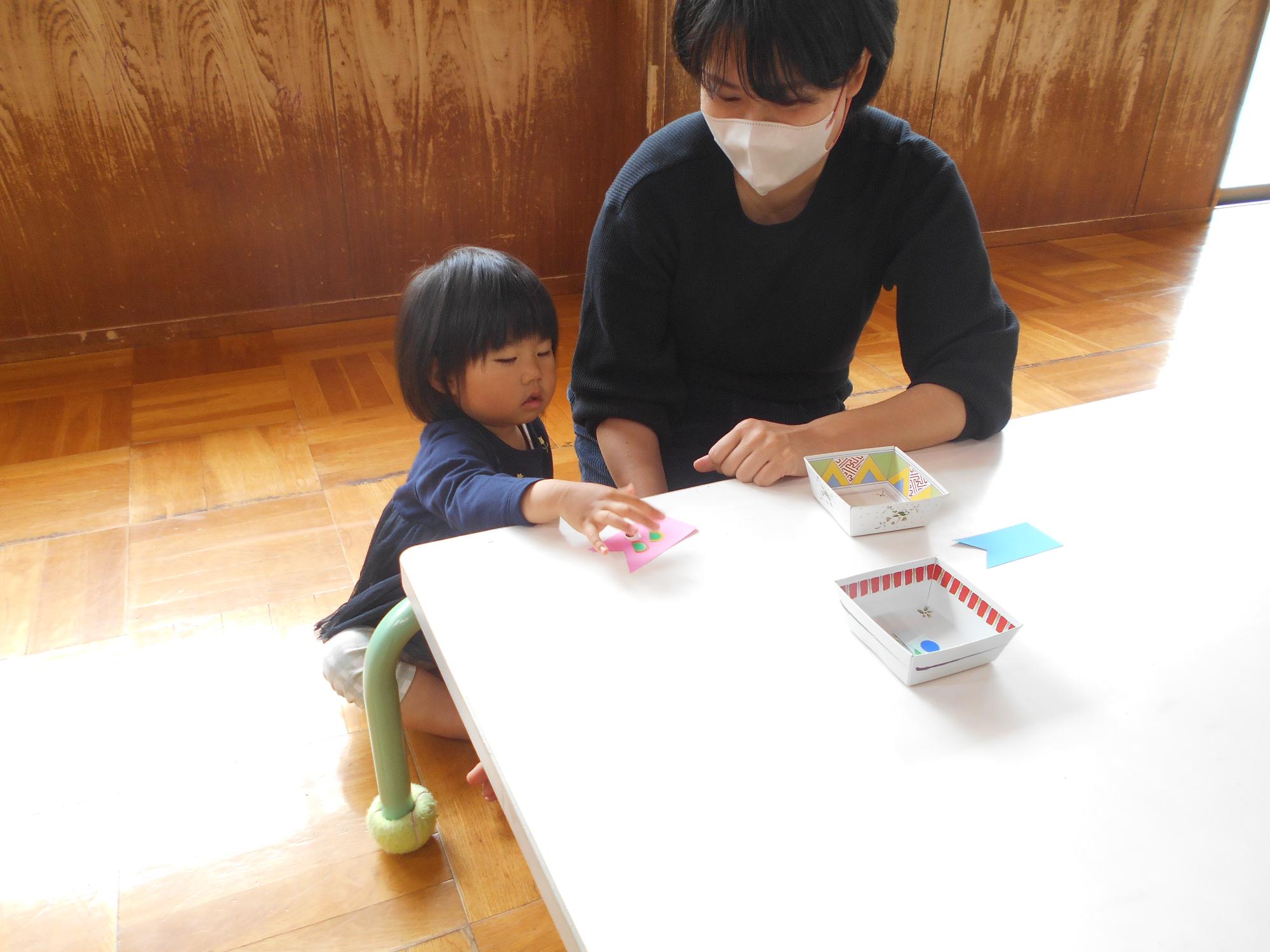 こいのぼり制作 シールを貼るところ