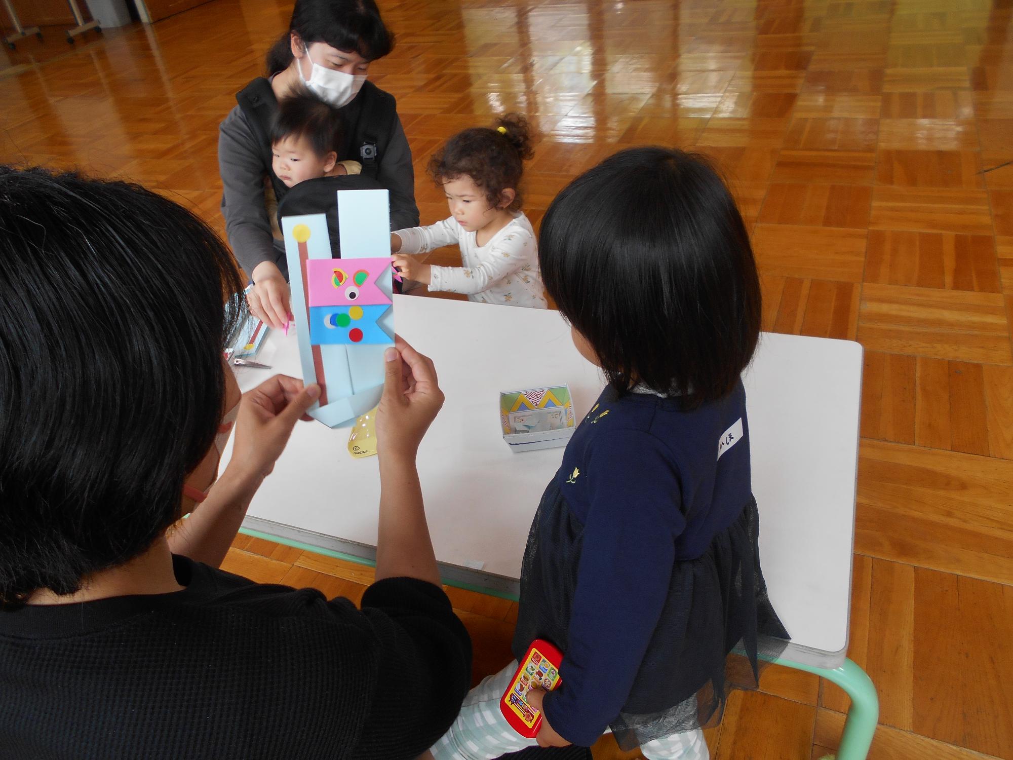子どもと一緒にこいのぼり制作