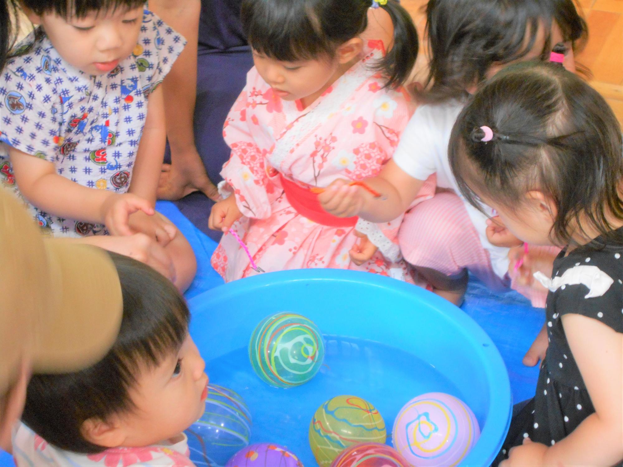 みんなで風船釣り