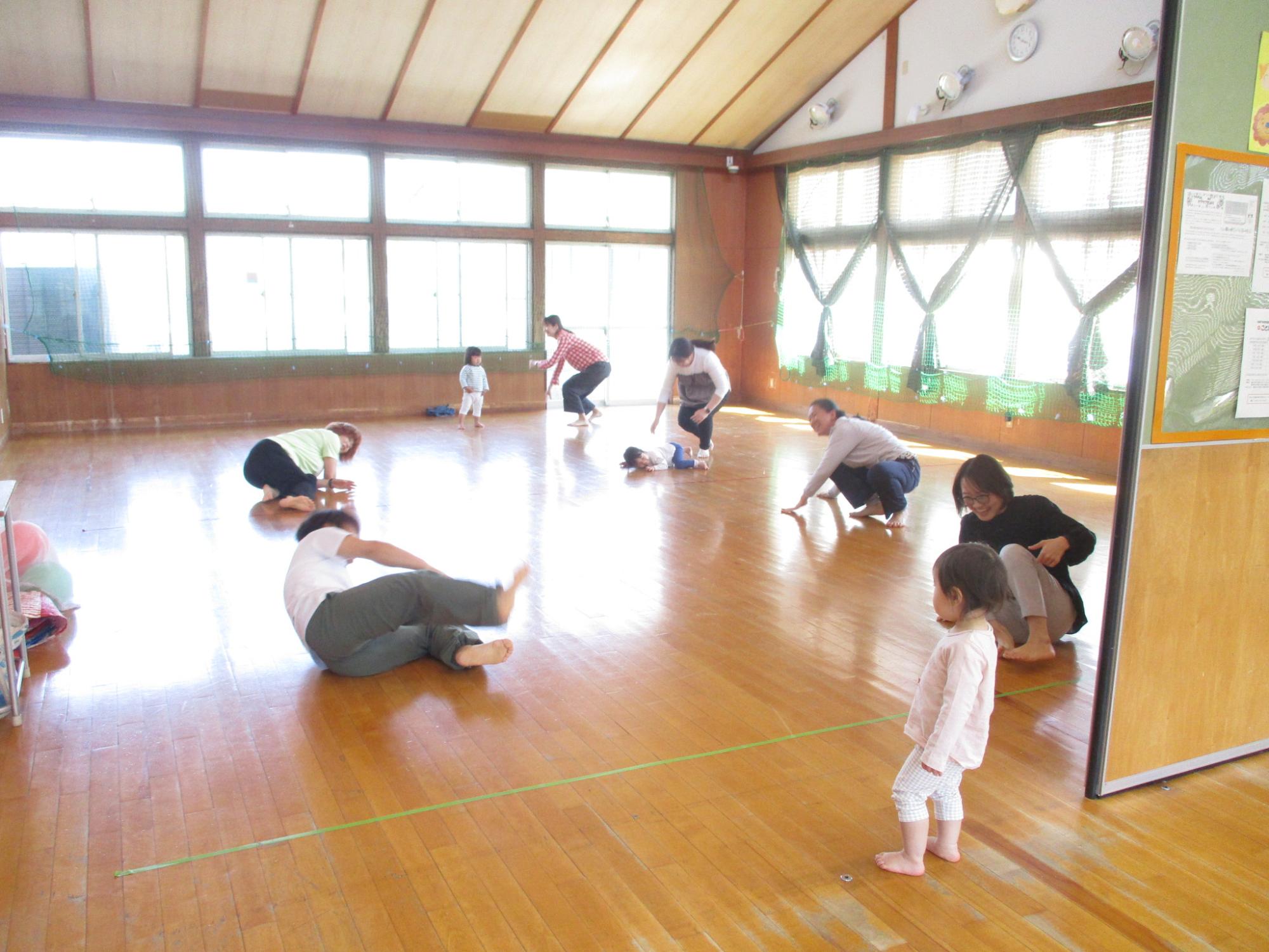 緒川児童館 おがわわくわくランド 親子体操