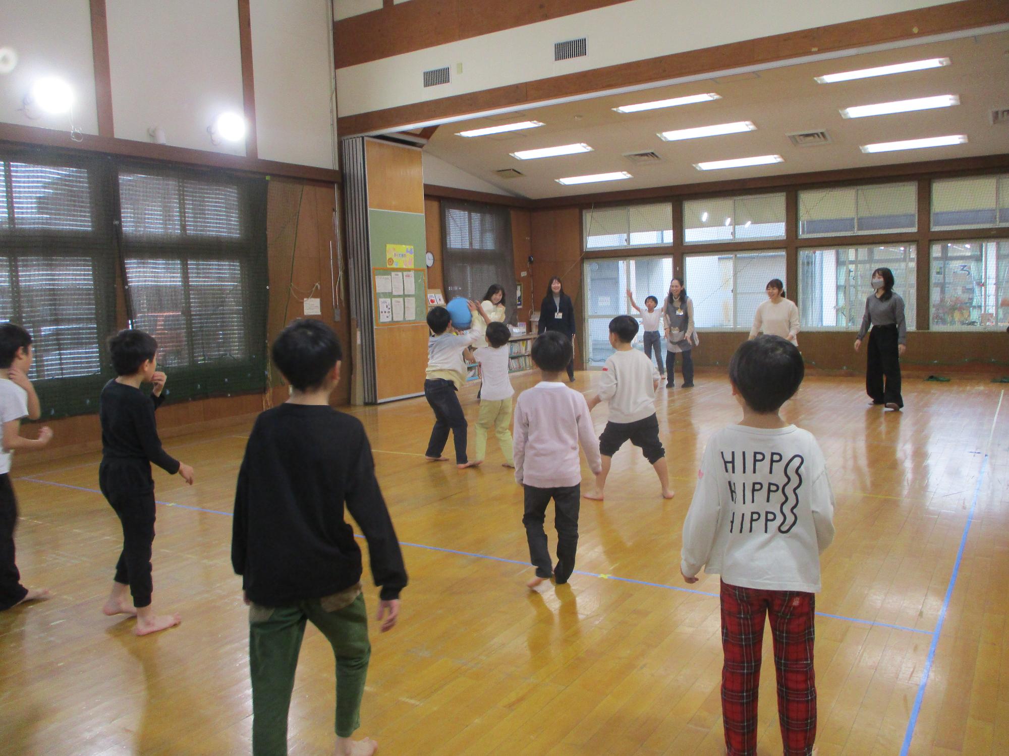 緒川児童館  県民の日ホリデ－ ドッチボ－ル