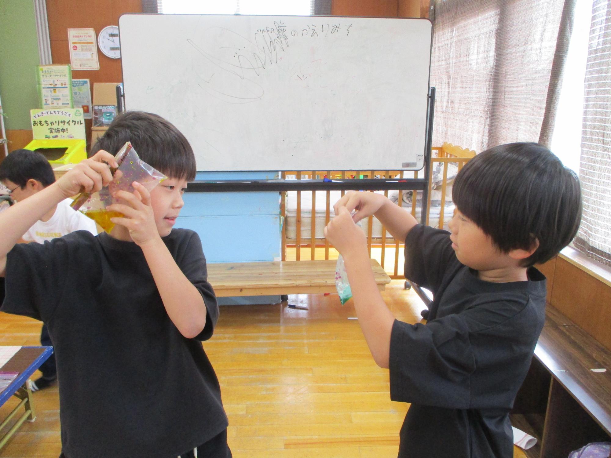 緒川児童館 こども企画 炭酸スクイ－ズ