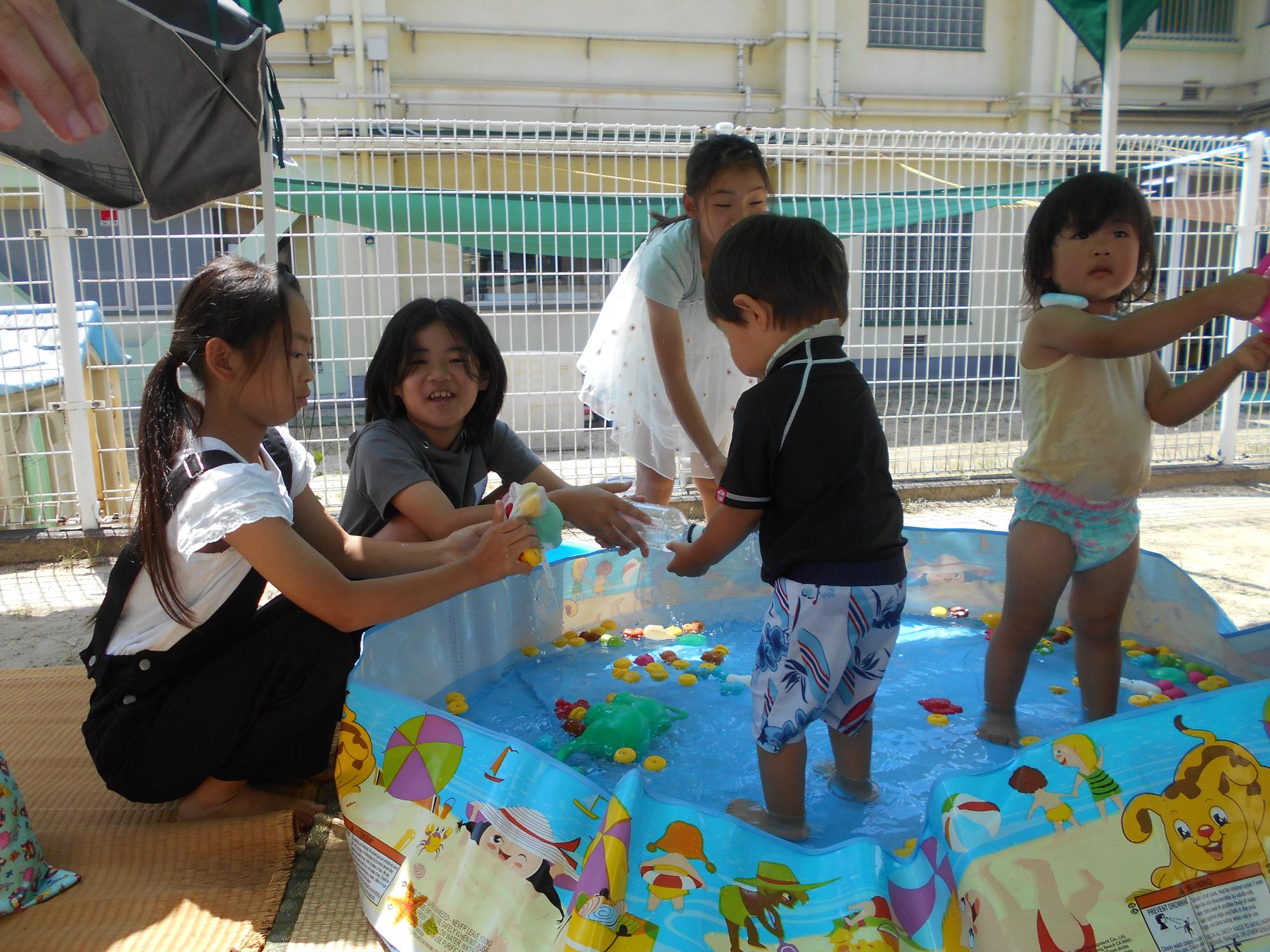 未就園児と水遊び