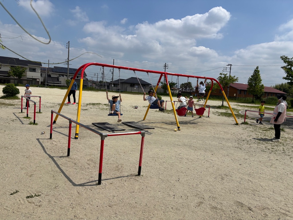 石浜南が丘なか公園であそんでいるところ