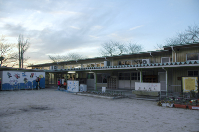緒川新田児童館の外観を写した写真。