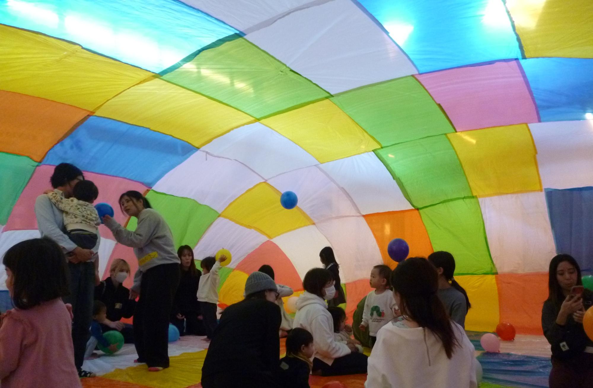 バルーンを使って遊ぼうの様子4