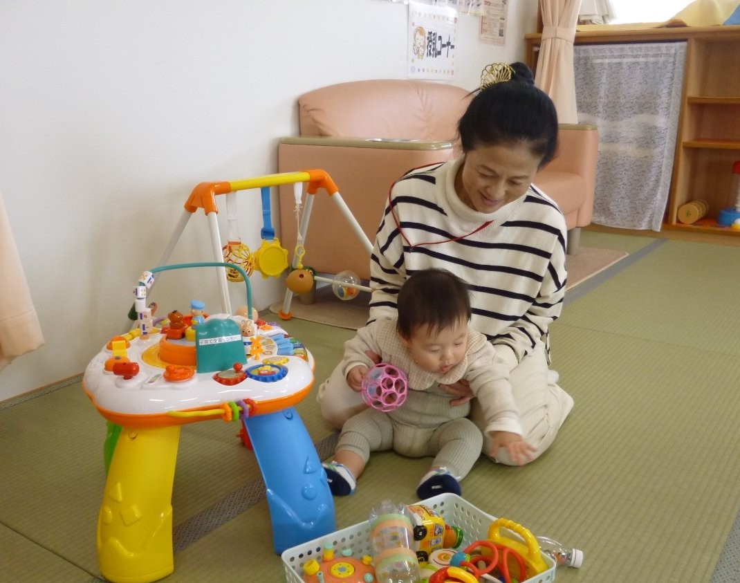 赤ちゃんのお部屋での活動