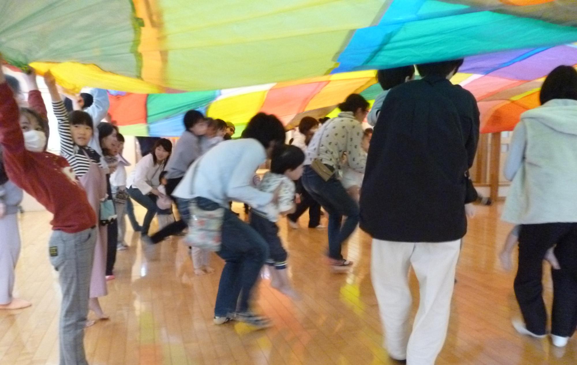 バルーンを使って遊ぼうの様子2