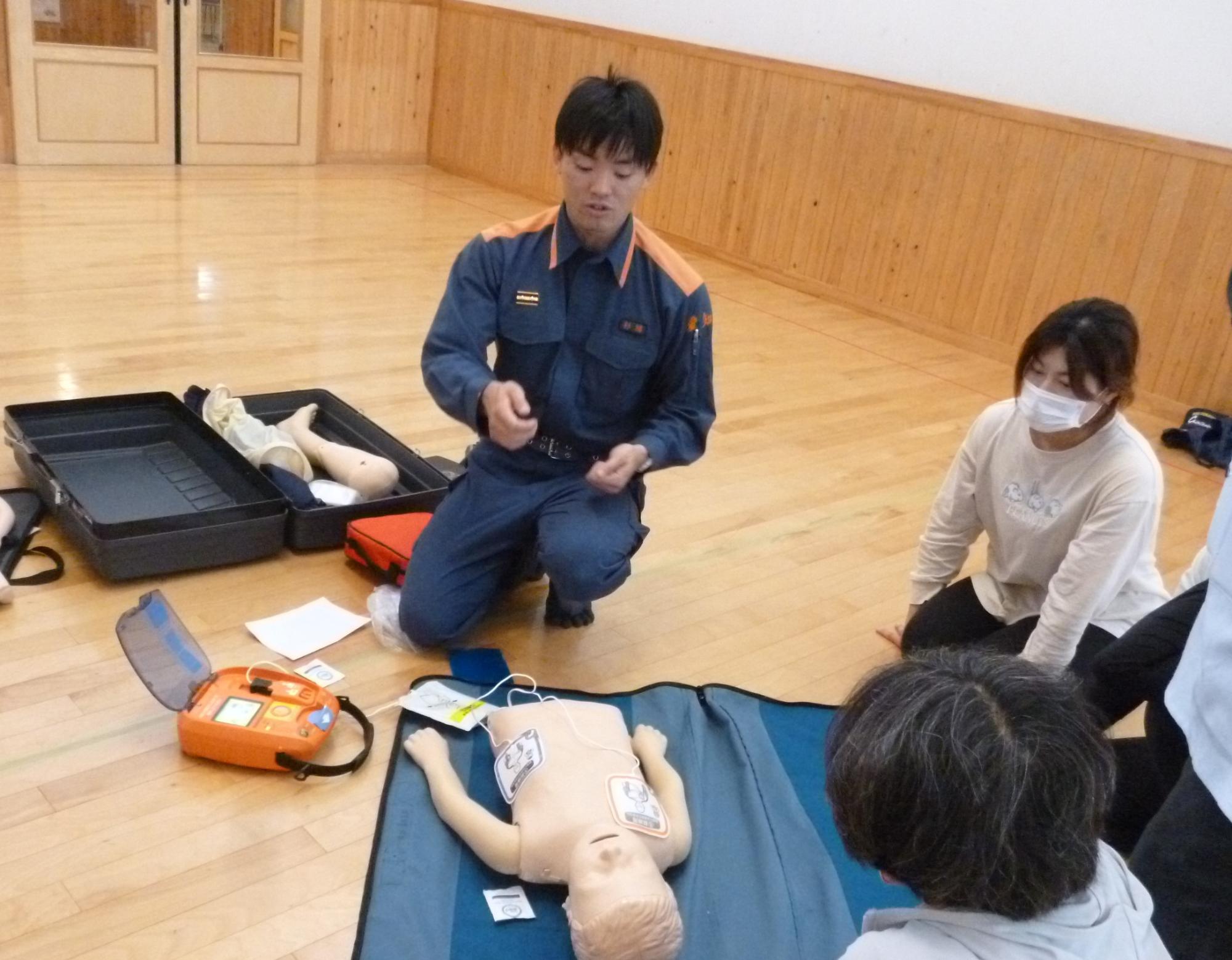 AEDの使い方講習会の様子