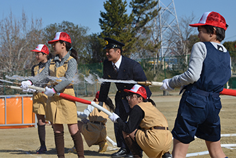 卯ノ里小学校の児童による消火訓練