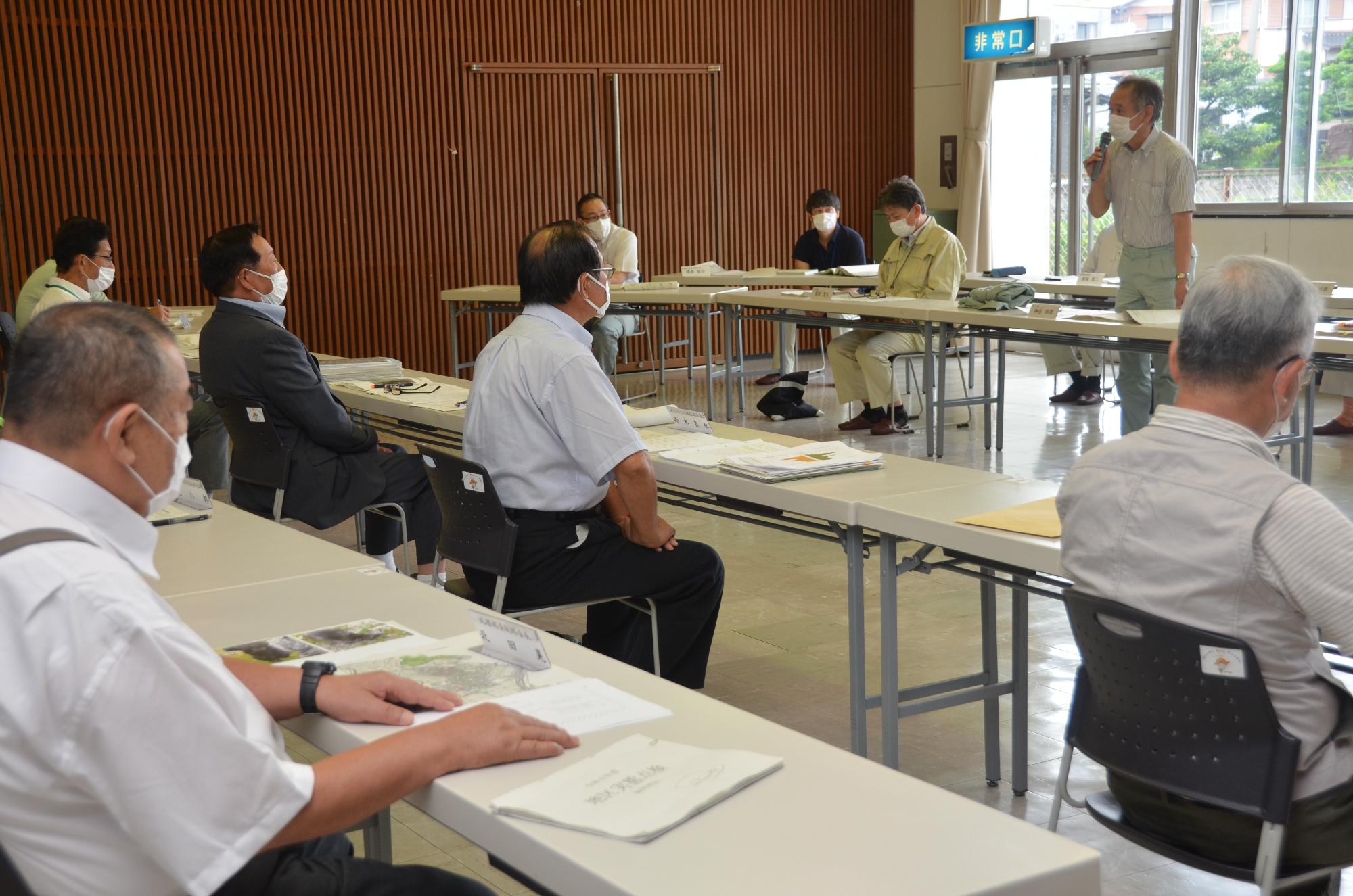 森岡地区の地区実態点検の様子