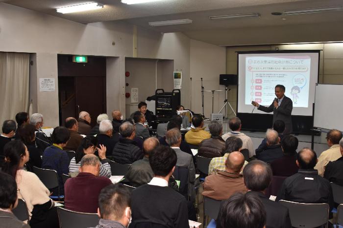 住民懇談会にたくさん人が集まった様子