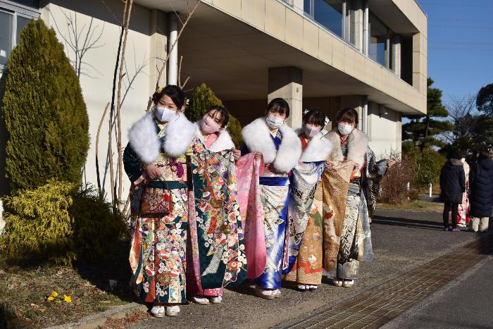 晴れ着の新成人