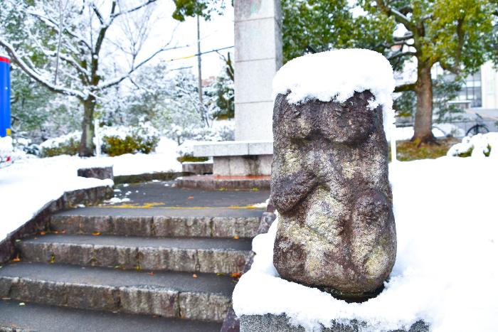 役場前のモニュメント