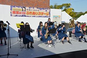 東浦高校吹奏楽部による金管バンド演奏で会場は盛り上がりました♪