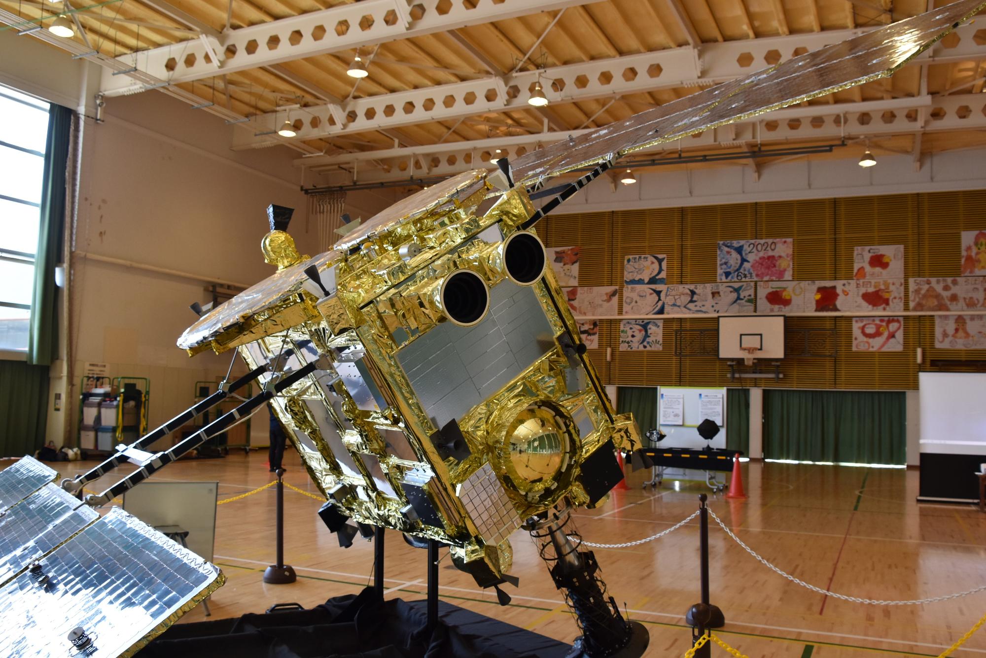 小惑星探査機「はやぶさ2」実物大模型展示
