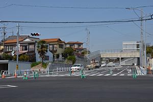 植山交差点から名古屋半田線を撮った写真