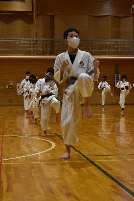 少林寺拳法の修練（緒川小学校体育館）