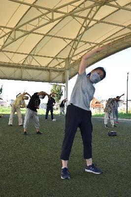 早朝のラジオ体操でスッキリ！（三丁公園にて）