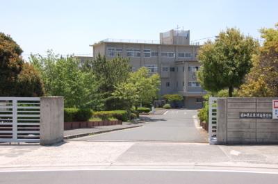 東浦高等学校の外観写真