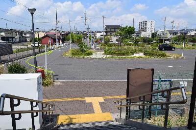 石浜駅の改札を出たところ