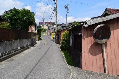 細道の分かれ道を右折