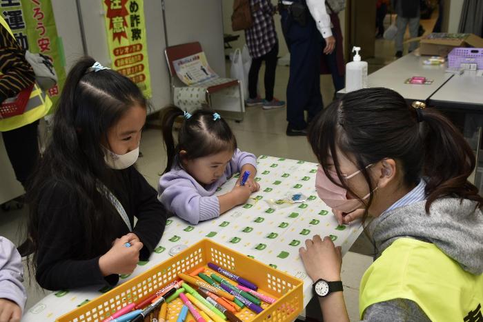 工作を楽しむ子どもの様子