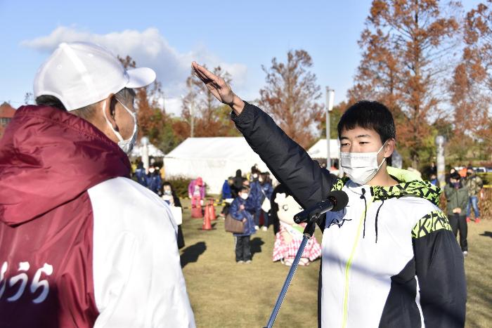 選手宣誓をする選手