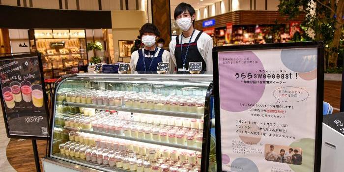 若者会議メンバーが店頭に立つ様子