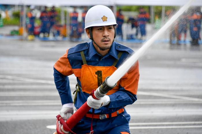 生路分団が放水を行う様子