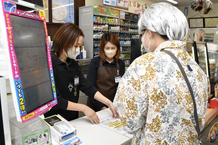 被害をレジで防ぐため、聞き取りを行うでもストレーション