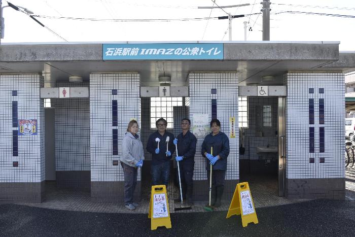 トイレの前に構える株式会社IMAZの方