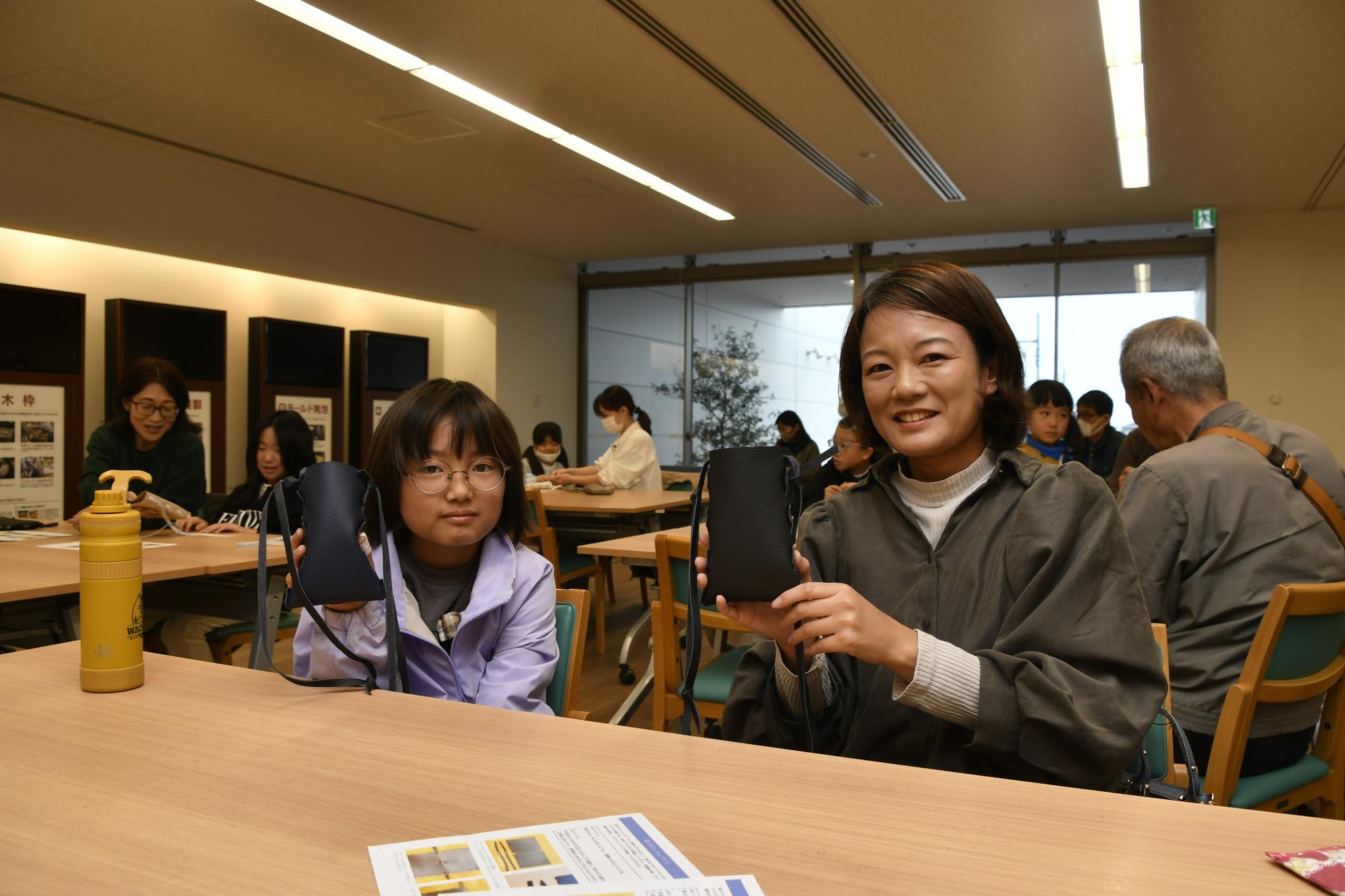 サコッシュ作り体験の様子