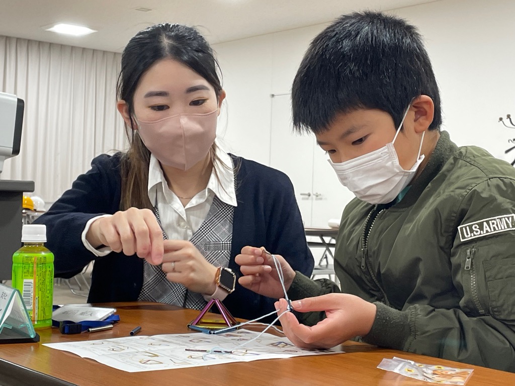 ヒンメリつくりの様子